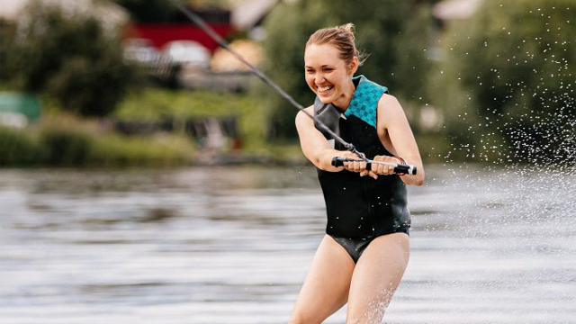 Down Under Meisje aan waterskien